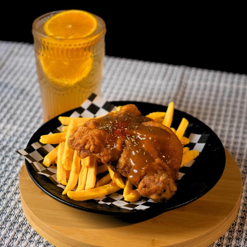 Pixle Place @Clazroom Neo Damansara Chicken Chop with 1 Side