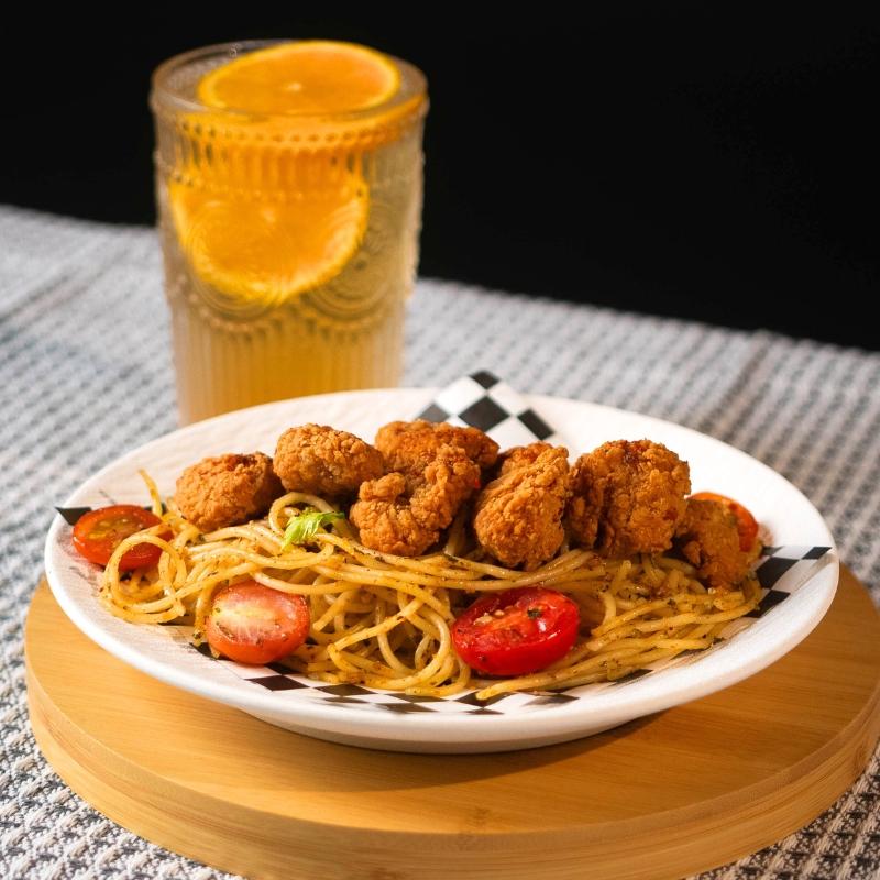 Pixle Place @Clazroom Neo Damansara Aglio Olio Spaghetti with 1 Protein